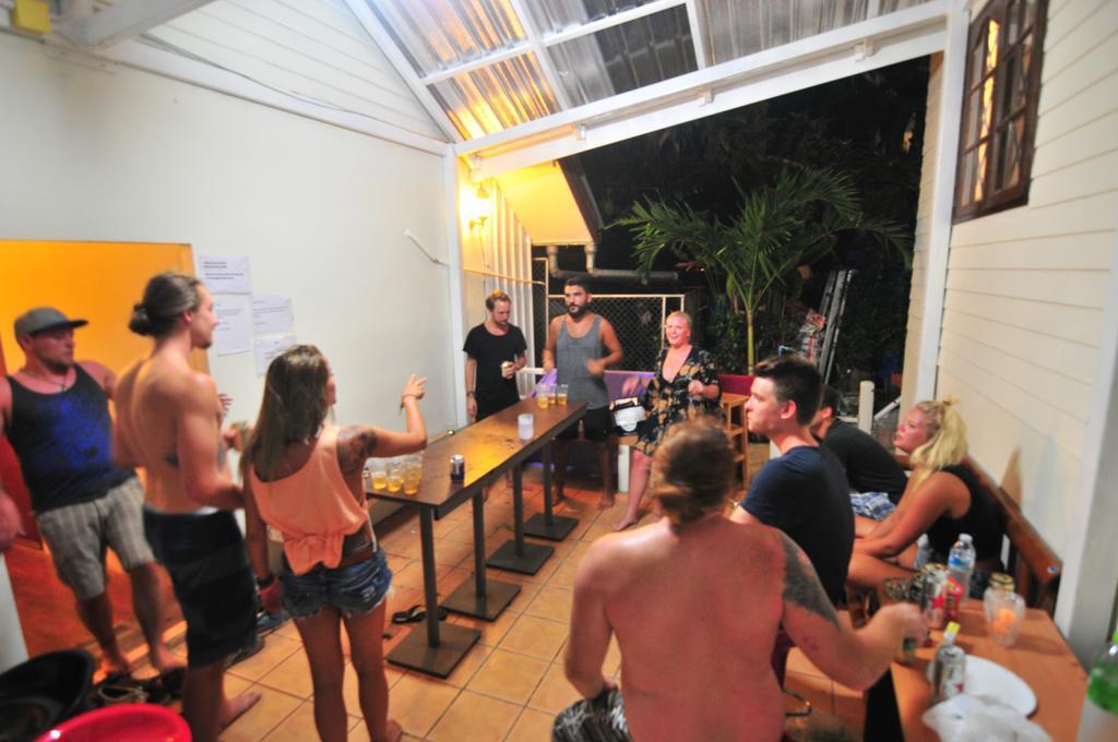 October Hostel Koh Koh Phi Phi Don Extérieur photo