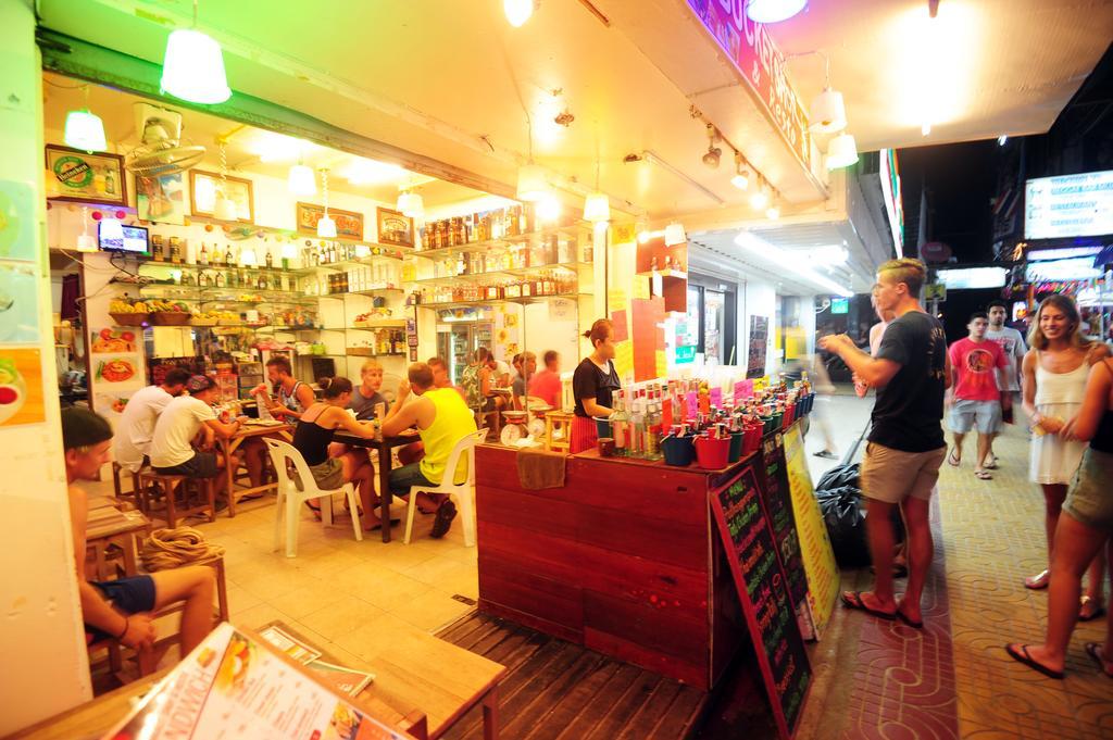 October Hostel Koh Koh Phi Phi Don Extérieur photo