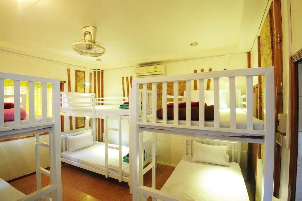 October Hostel Koh Koh Phi Phi Don Extérieur photo