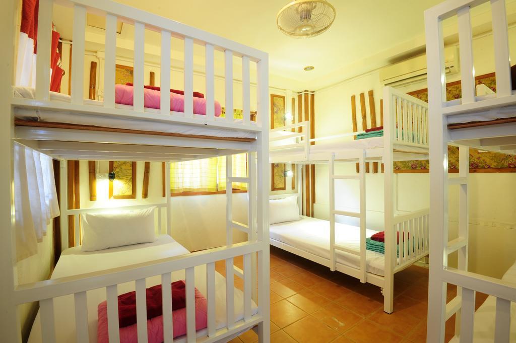 October Hostel Koh Koh Phi Phi Don Extérieur photo