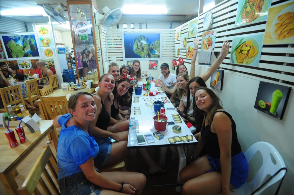 October Hostel Koh Koh Phi Phi Don Extérieur photo