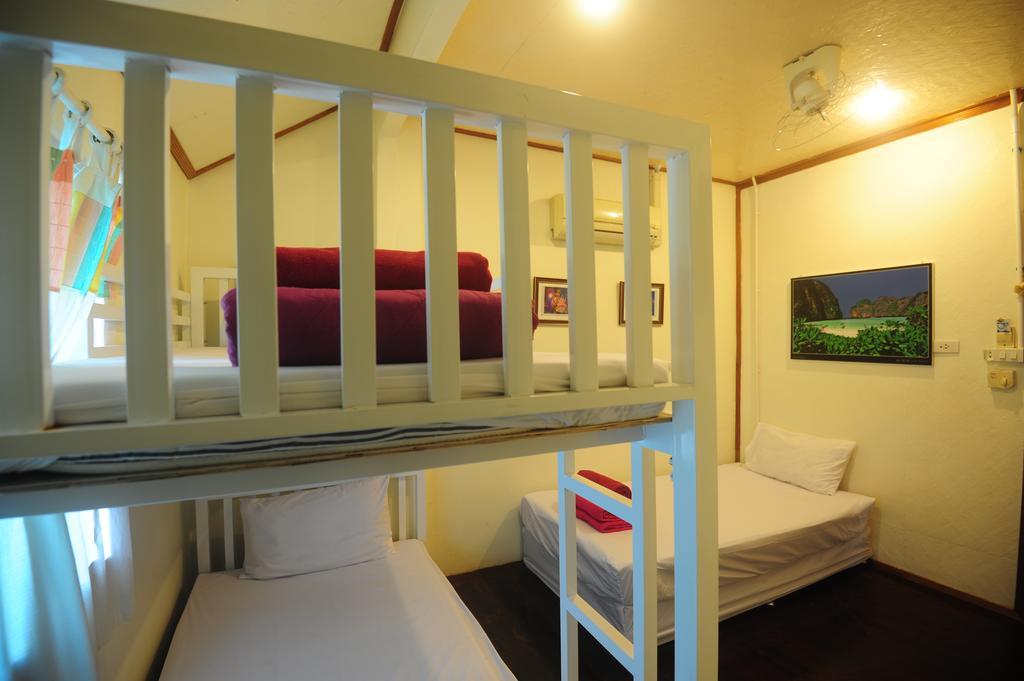 October Hostel Koh Koh Phi Phi Don Extérieur photo