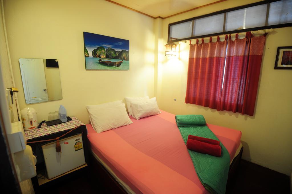 October Hostel Koh Koh Phi Phi Don Extérieur photo