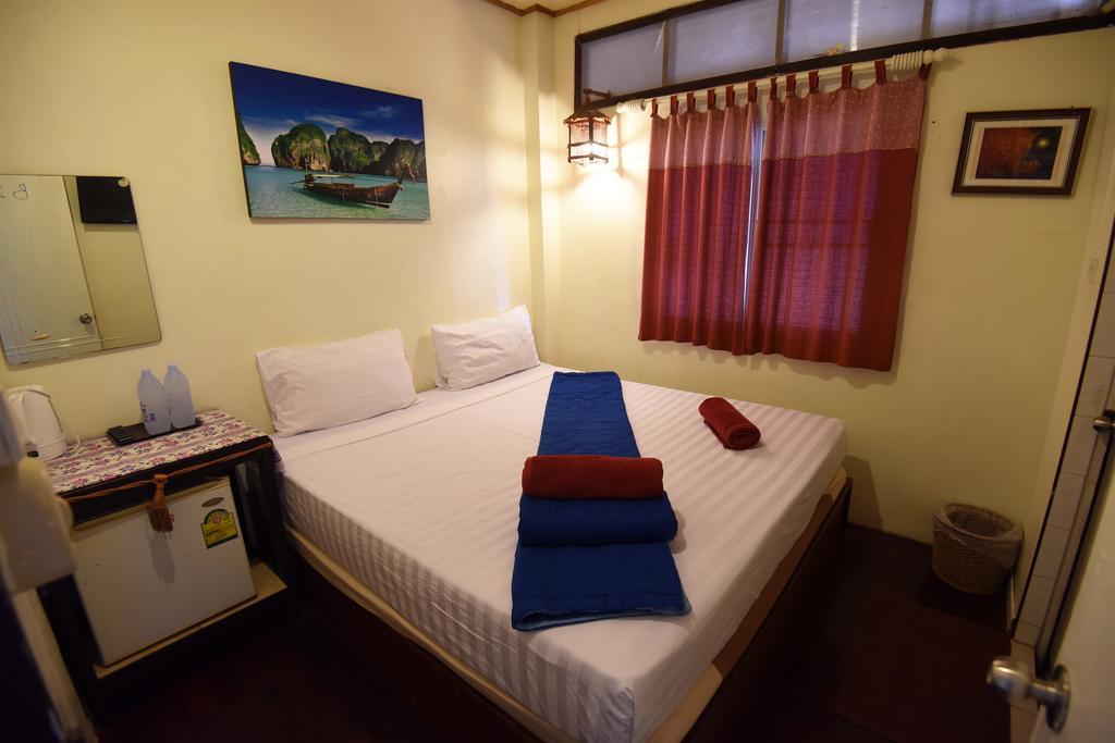 October Hostel Koh Koh Phi Phi Don Extérieur photo